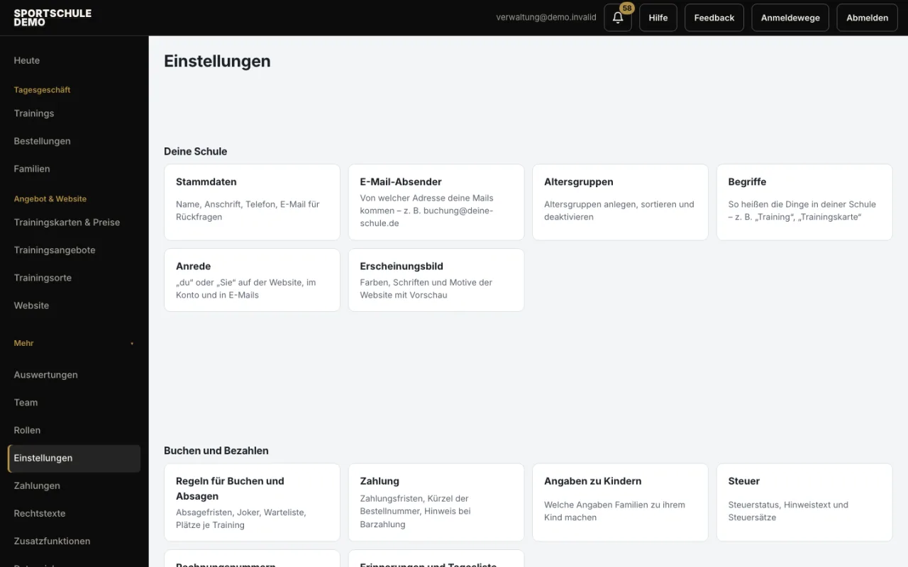 Einstellungen mit Stammdaten, Begriffen, Erscheinungsbild und Regeln für Buchen und Absagen.